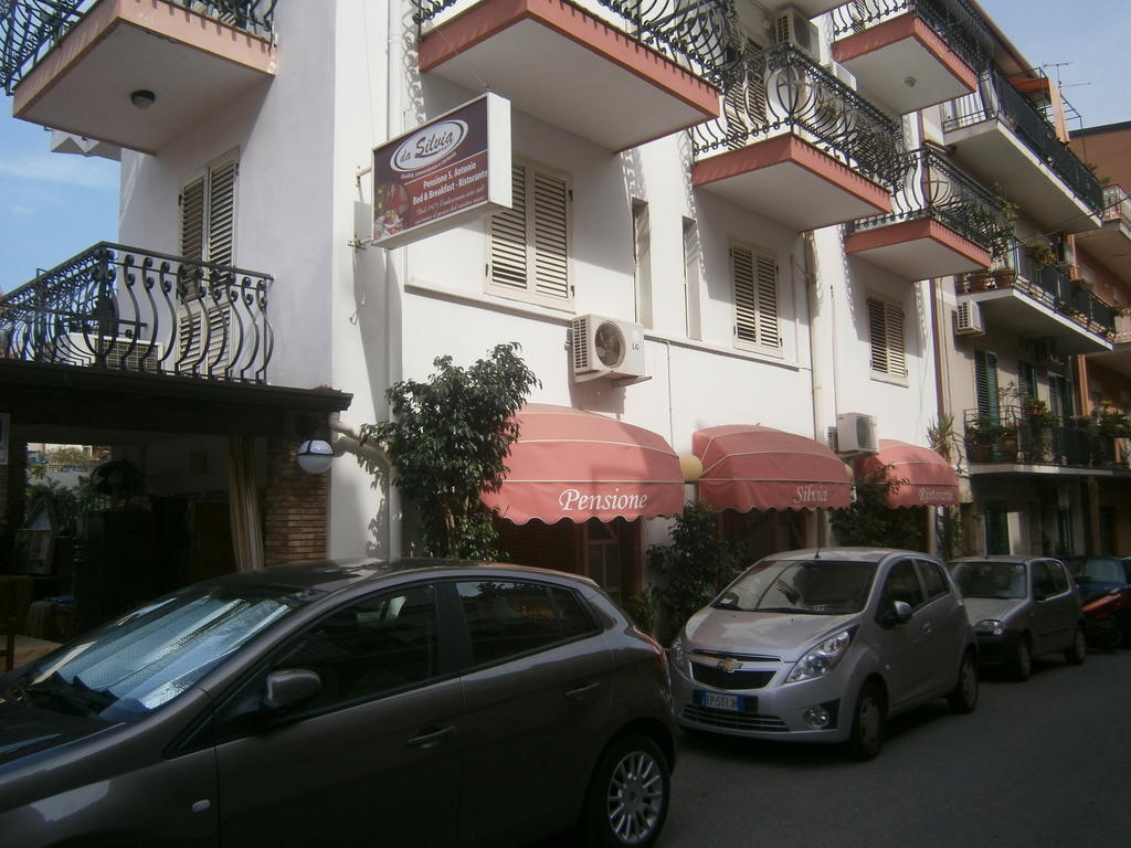 Pensione S. Antonio Ristorante Silvia Furci Siculo Dış mekan fotoğraf